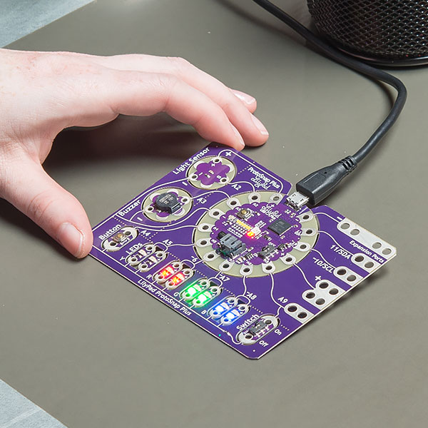 LilyPad Supporting Conductive Sewing Thread Can Wearable Wire